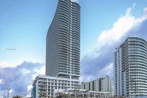 Stay At The Top With Amazing Views By Rent4Us Холивуд Екстериор снимка