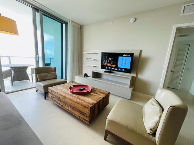 Stay At The Top With Amazing Views By Rent4Us Холивуд Екстериор снимка