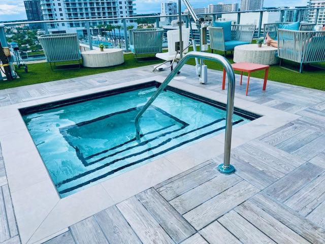 Stay At The Top With Amazing Views By Rent4Us Холивуд Екстериор снимка