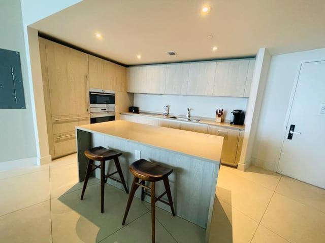 Stay At The Top With Amazing Views By Rent4Us Холивуд Екстериор снимка